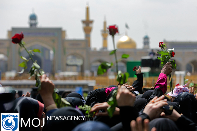 گلباران حرم امام رضا (ع) در روز میلاد حضرت معصومه (س)