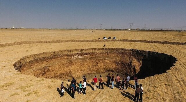 فرونشست زمین در برخی مناطق ایران به ۴۰ تا ۵۴ سانتی‌متر در سال رسیده؛ این یک رکورد هراس‌آور است/ تداوم روند برداشت بی‌رویه از آبخوان‌ها در دهه‌های گذشته، تاکنون موجب فرونشست زمین در بسیاری از استان ها شده است