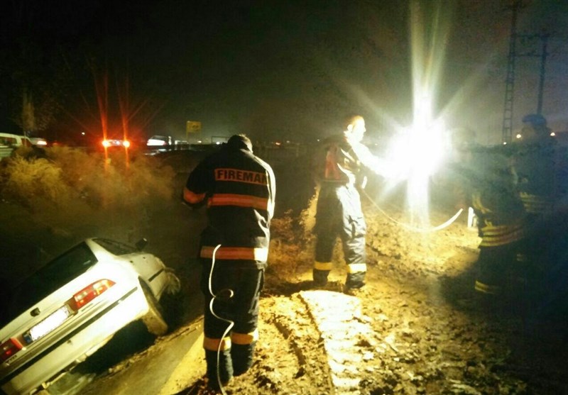 سقوط سمند به دره در کرج، دو مصدوم برجا گذاشت