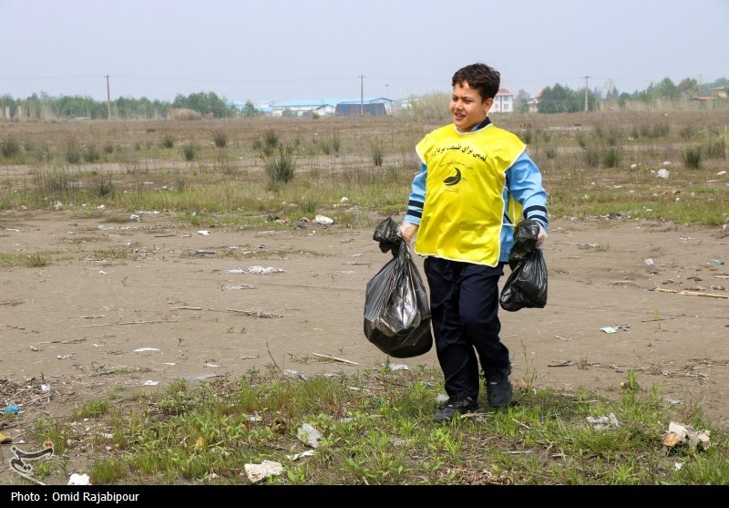 دانش‌آموزان کرجی سفیران زمین پاک شدند