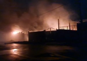 آتش‌سوزی در یک واحد پرس کارتن نظرآباد/ ۱۲ واحد دچار حریق شد