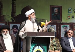 نه دست نیاز دراز می‌کنیم، نه به کسی اجازه دست‌درازی می‌دهیم