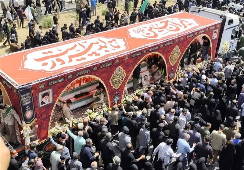 بدرقه شهدای مظلوم وطن با اشک و صلابت در کرج+تصاویر