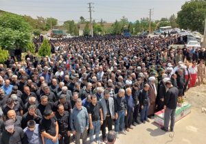 شهید حسین تک‌دهقان در روستای صالحیه نظرآباد آرام گرفت+تصویر