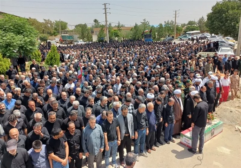 شهید حسین تک‌دهقان در روستای صالحیه نظرآباد آرام گرفت+تصویر