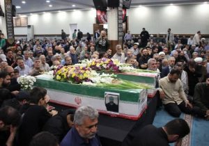 وداع با شهدای مدافع وطن محسن کوه‌خیل و فاطمه صالحی در ساوجبلاغ+تصویر