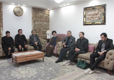 دیدار نماینده رهبر انقلاب با ۲ خانواده شهید حمله اسرائیل در کرج+تصاویر