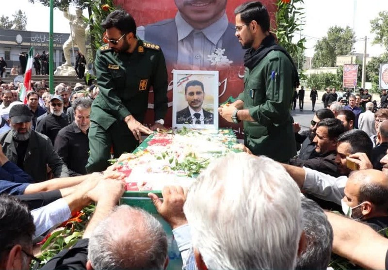 نظرآباد غرق در اشک و افتخار/ پیکر شهید خادمی تشییع و تدفین شد