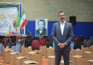 باران مهر موقوفه گلشهر بر دل دانش‌آموزان؛ توزیع یک هزار بسته لوازم‌التحریر