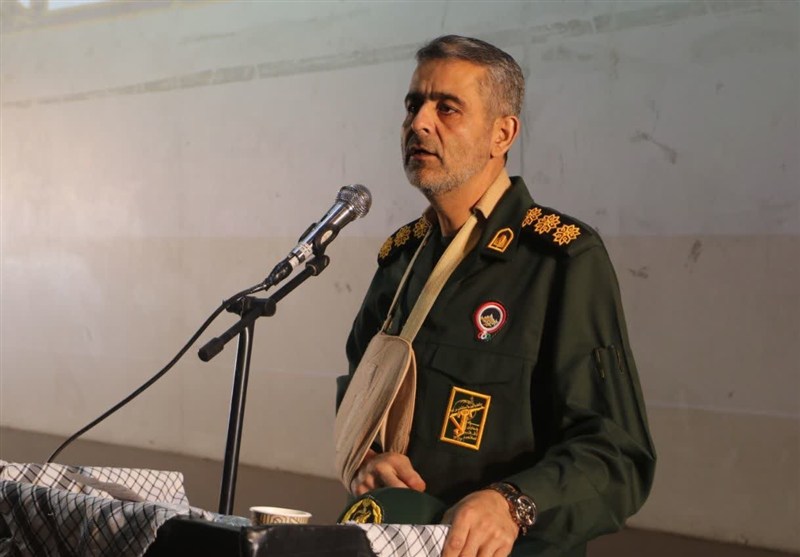 هرجا مردم پای کار بودند، دشمن عقب‌نشینی کرد