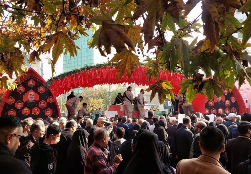 گمنامان خمینی در آغوش مردم کرج/‌ تشییع پیکر ۱۰ شهید دفاع مقدس‌ در ایران کوچک