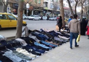 کرج در تسخیر دستفروشان/ وقتی فرصت اقتصادی به تهدید شهری بدل می‌شود/ چرا سکوت کرده‌اید؟